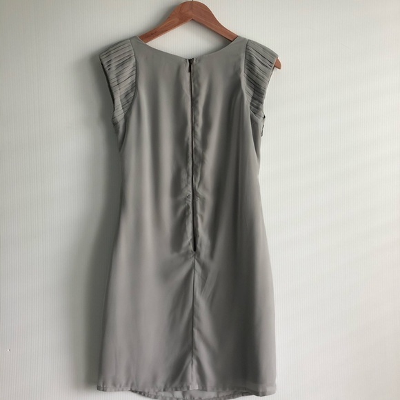 Little Mistress London elegant Gray cap sleeve  Dress size 4 - Picture 5 of 9